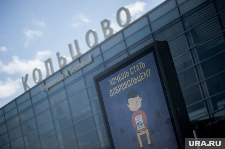 Аэропорт продолжает принимать и отправлять пассажиров