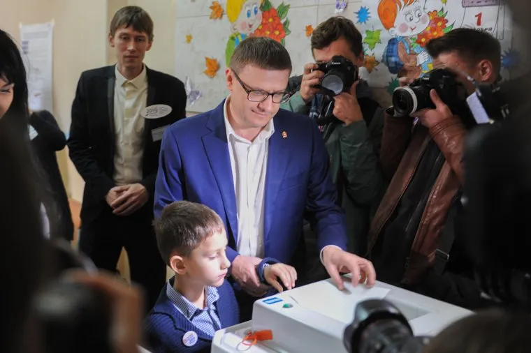 Алексей Текслер на участке для голосования на Едином дне голосования 2019. Челябинск