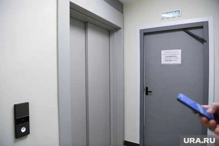 ЧП произошло в тюменской многоэтажке на ул. Новоселов, 111