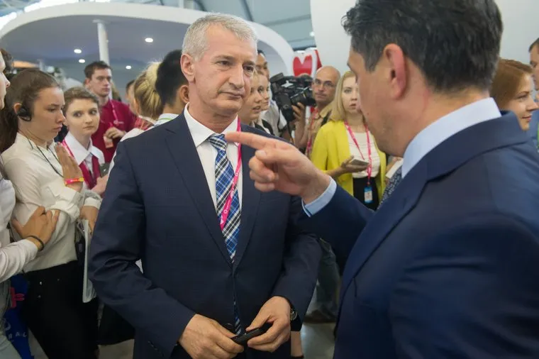 ИННОПРОМ-2016: третий день. Проходка Дмитрия Рогозина и китайцев. Екатеринбург, сиенко олег, абдулкадыров ибрагим