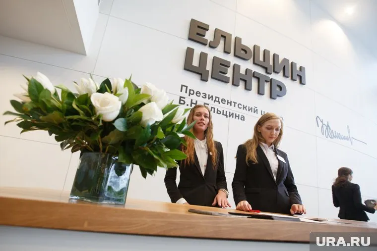 К 17.00 в гардеробах Ельцин Центра не осталось свободных мест