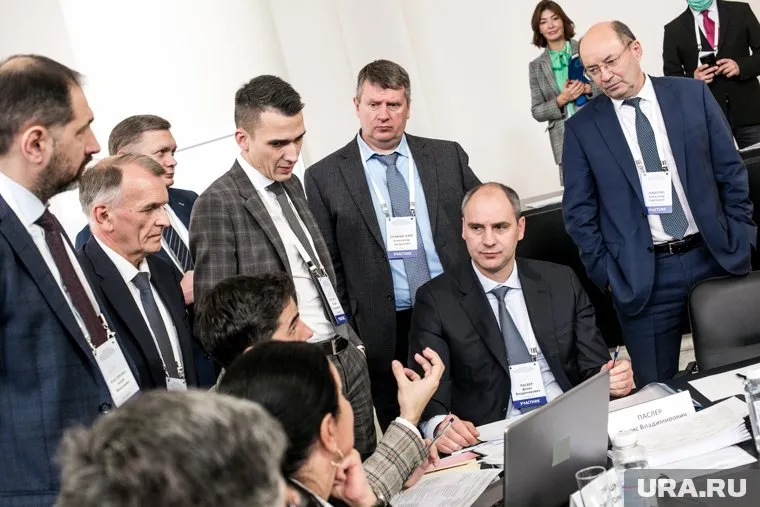 Денис Паслер прилетел в Екатеринбург 28 марта