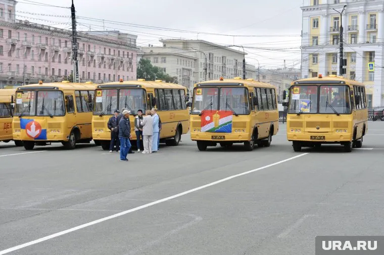 В муниципалитеты Челябинской области переданы 42 школьных автобуса