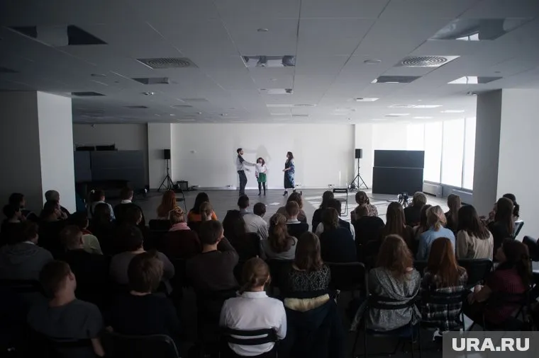 Показывать постановку будут до 8 января