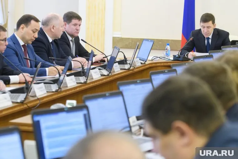 Куйвашев (справа) снова заменил Бидонько (второй справа)
