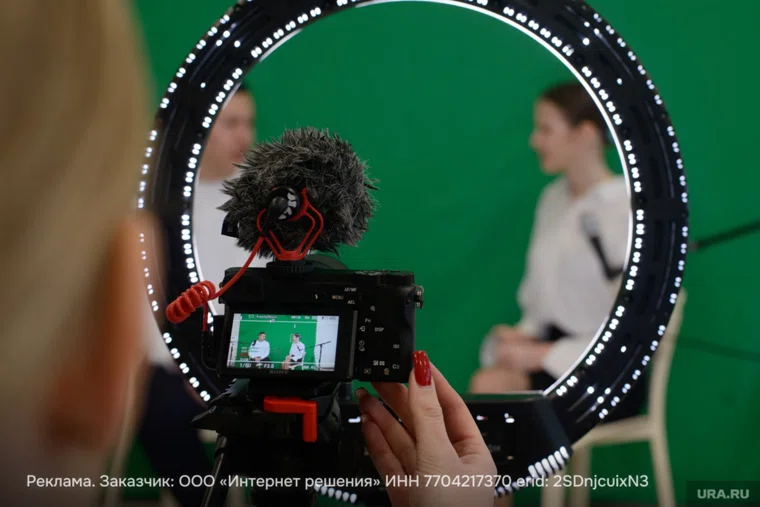 В зонах для съемок будут установлены профессиональный свет, штативы, циклорамы, фон и аксессуары