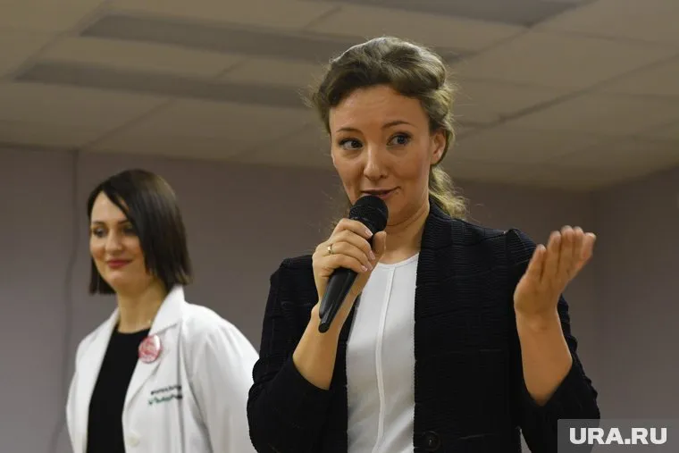 Анна Кузнецова прилетела в Екатеринбург