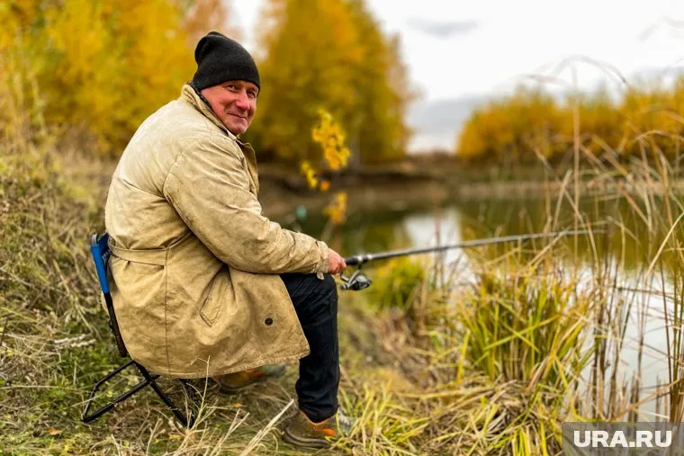 Осенняя рыбалка, тем более в такую хорошую погоду, доставит удовольствие свердловским рыбакам