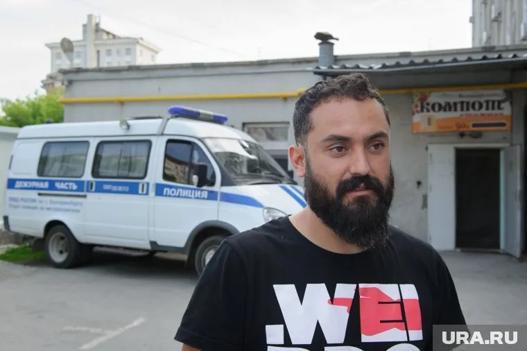 Хавьер выглядел уставшим, но с радостью пообщался с журналистами