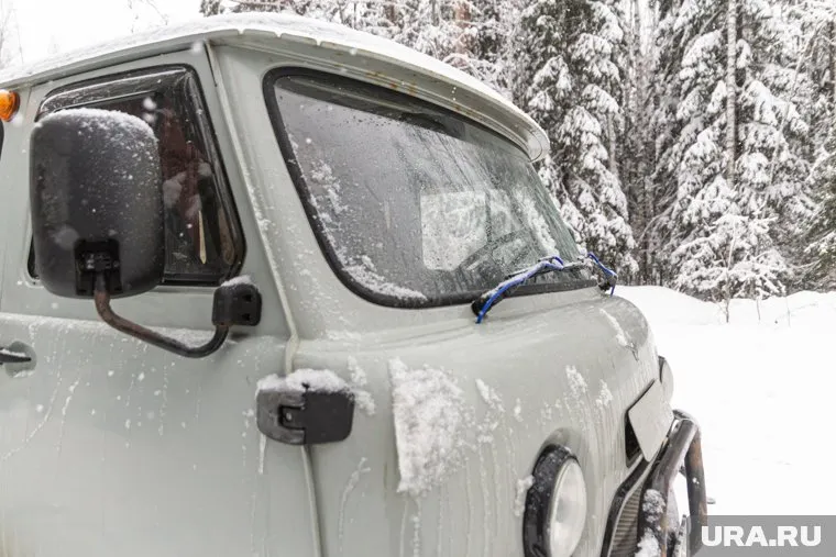 На крышах УАЗов установили антидроновую защиту