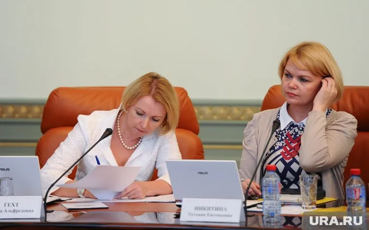 Ирина Гехт (слева) уже сообщила Татьяне Никитиной, что контракт заключен не будет