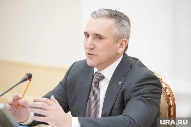 Губернатор Моор подписал распоряжение о поощрении за госнаграды