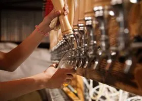 Диетолог Копытько объяснила, как пить пиво без вреда для здоровья