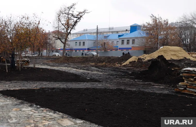 В Курган делают новую парковку возле ЦПКиО