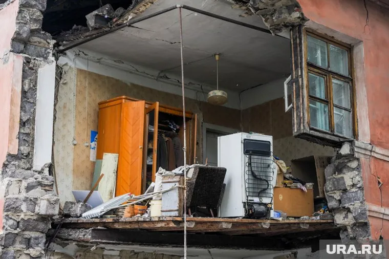 Обрушился угол дома по улице Кронштадтской