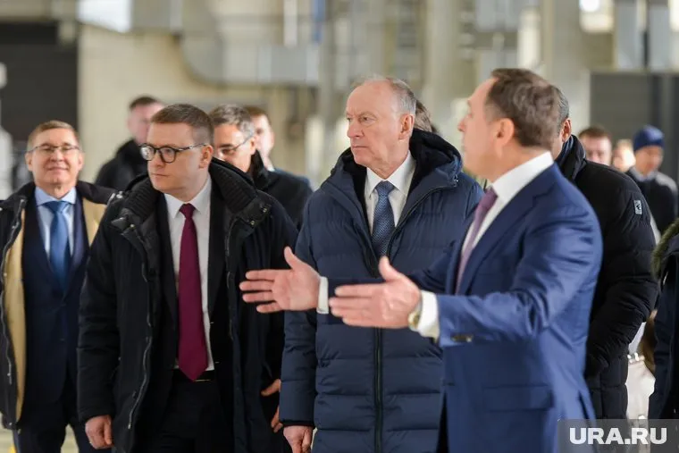 Перед началом совещания Николай Патрушев осмотрел производственные площадки «КОНАРа»