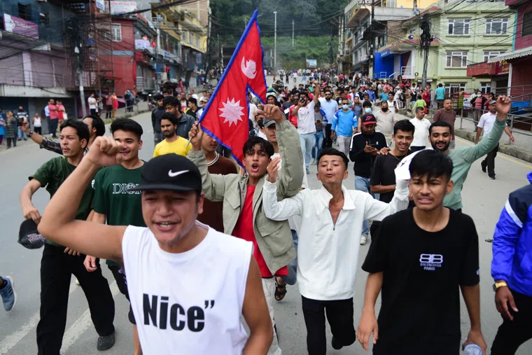 Премьер Непала ушел в отставку после смертей 19 человек в столкновениях