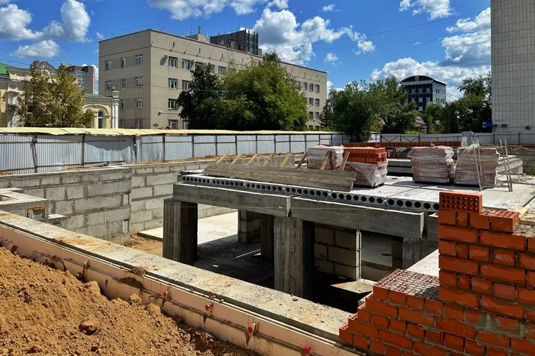 Город. Курган