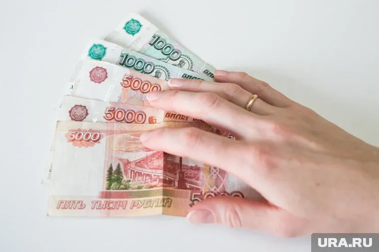 В 2023 году деньги лучше хранить на рублевом вкладе или в наличной валюте