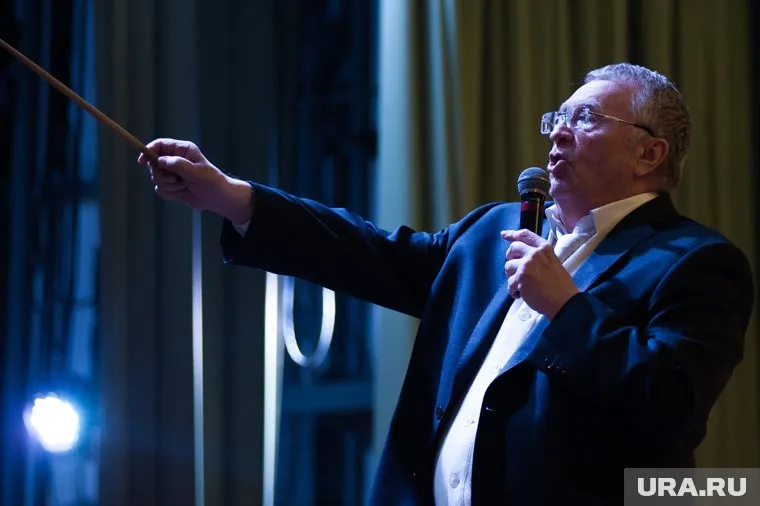 Все совещания в госорганах следует проводить в онлайн-формате, считает Жириновский