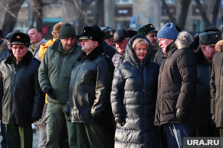 Возложение венков к памятнику маршалу Жукову. Екатеринбург