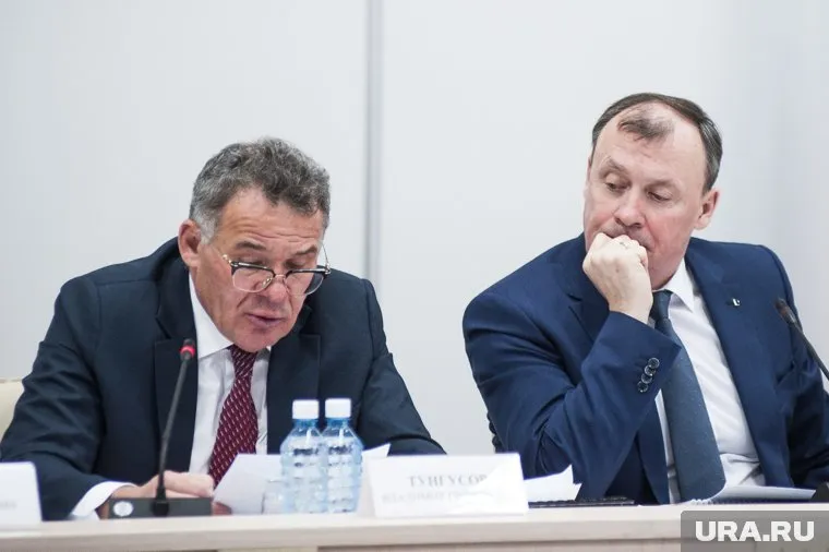 Алексей Орлов (справа) и Владимир Тунгусов — соседи по элитному поселку Карасьеозерский-1, долгое время их отношения описывали как товарищеские