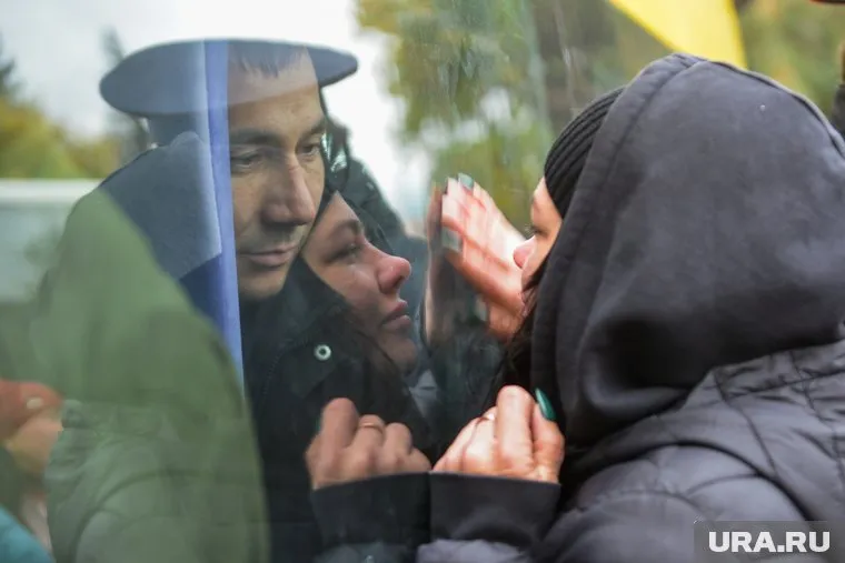 Мужчин ждут домой живыми и здоровыми