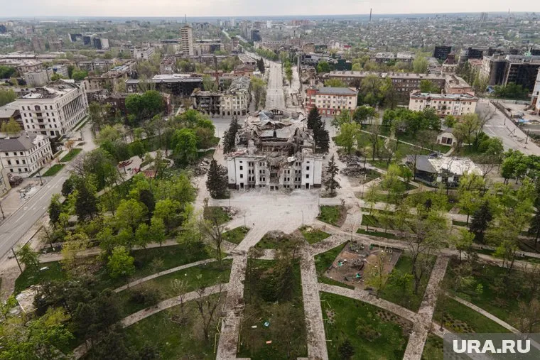 Югорские добровольцы принимали участие в разборе завалов драмтеатра в Мариуполе