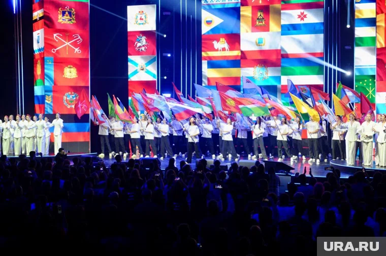 На форум прибыли школьники из десятков регионов