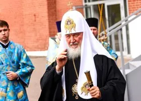 Патриарх Кирилл запретил служение священнику, который отпевал Навального*