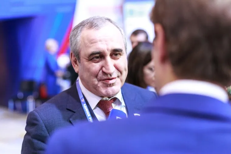 XVII съезд партии "Единая Россия", первый день. Москва, неверов сергей