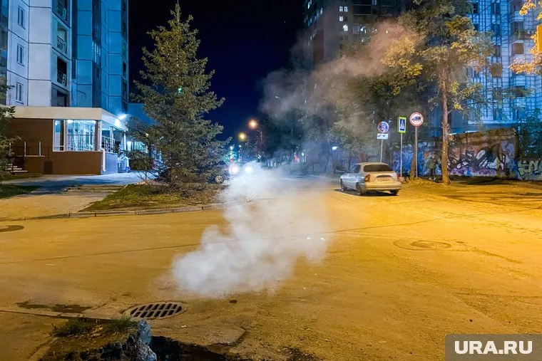 Жителей попросили не приближаться к колодцам с паром