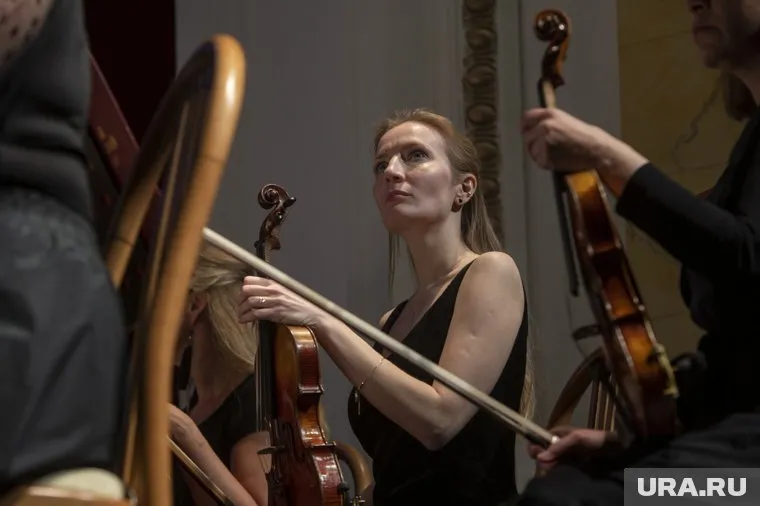 Симфоническую музыку слушали курганцы на площади