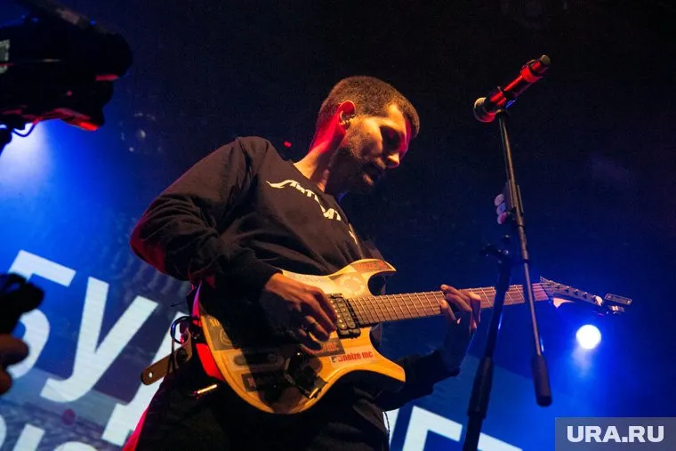 Иноагент Noize MC продемонстрировал экстремистскую символику на концерте в Валенсии