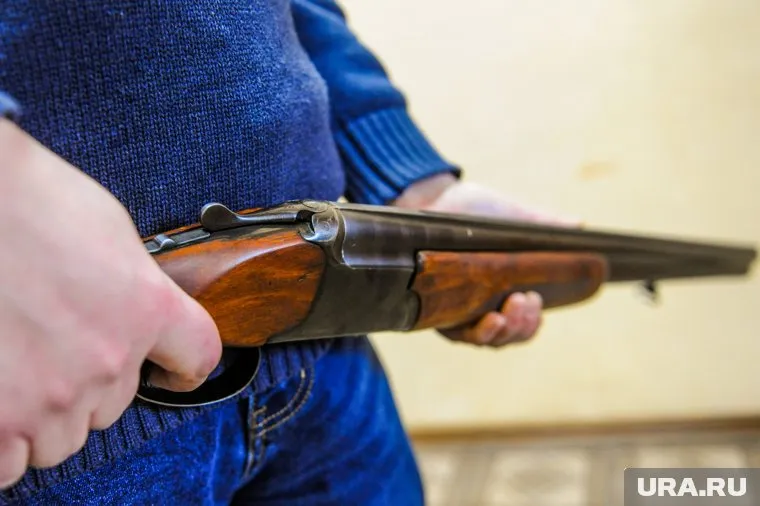 Пьяный житель Екатеринбурга стрелял из ружья по семье инвалида