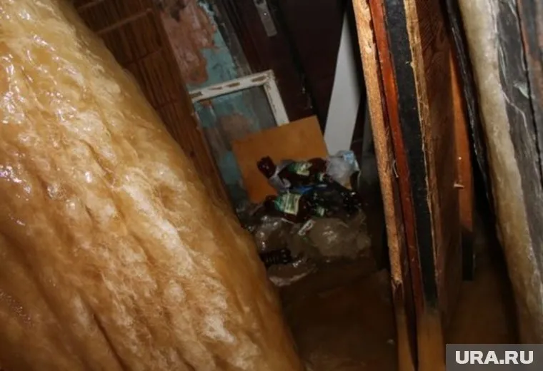 Глыба из льда и фекалий несколько лет отравляла воздух жителям общежития