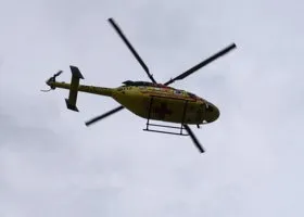 Обгоревшего при взрыве газа серовчанина доставили в Екатеринбург на вертолете