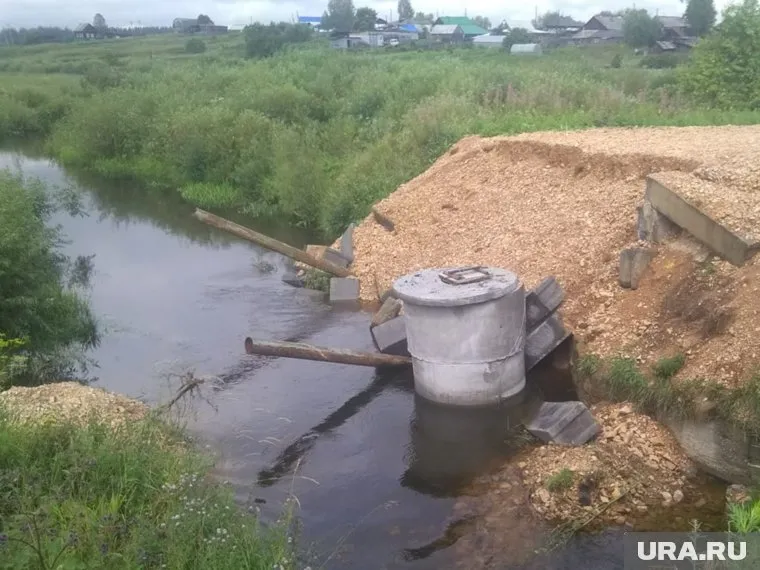 Пирс смыло дождем через месяц после открытия