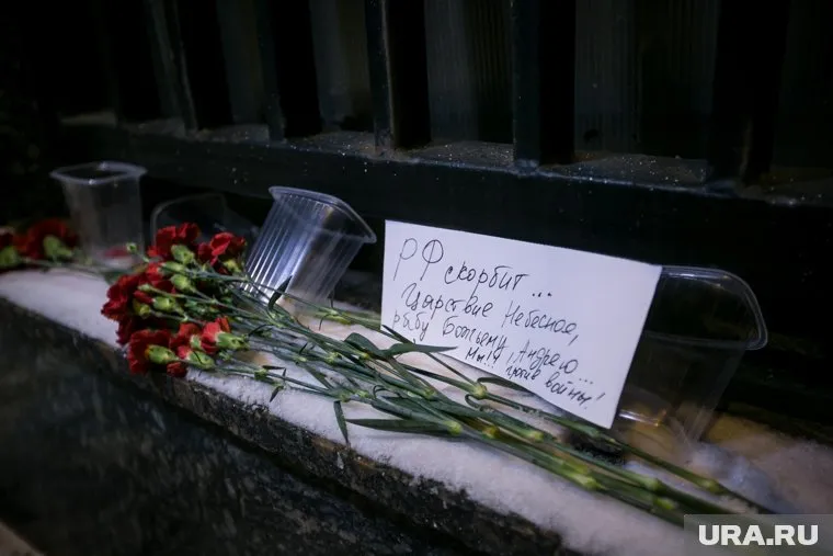 Работать над памятной композицией будет целая команда