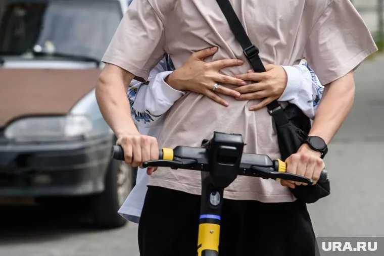 Идею прировнять самокатчиков к водителям транспортных средств предложил Минтранс
