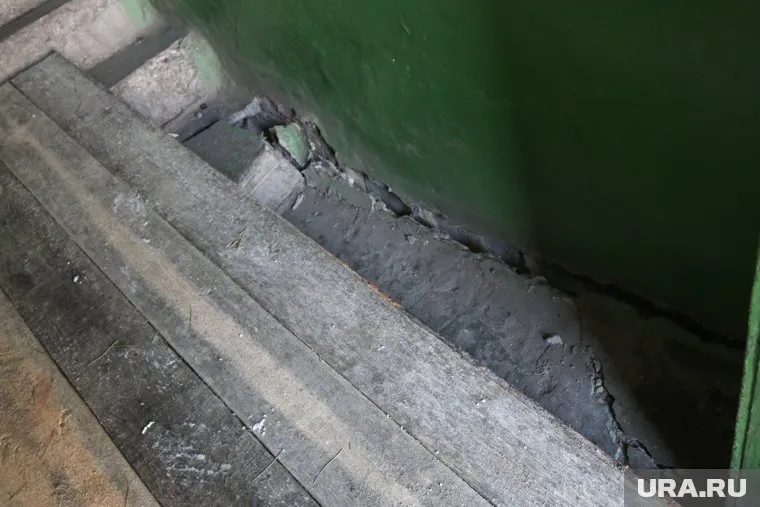 Тело мальчика нашли замурованным в бетон под полом дома