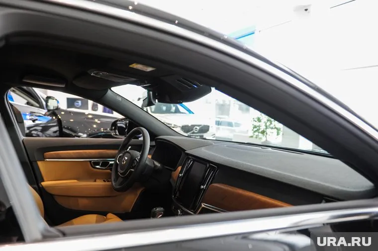 Александр Репин отмечает, что пермяки раскупили европейские премиальные авто до введения санкций (архивное фото)