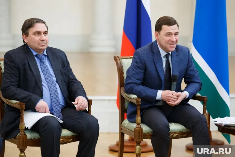 Николай Смирнов провел совещание по нормализации ситуации, связанной с вывозом мусора в ряде муниципалитетов Свердловской области . 