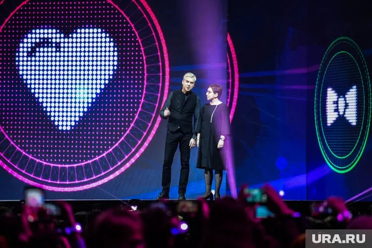 Шоумен объявлял победителей в номинации «Рожденные помогать»