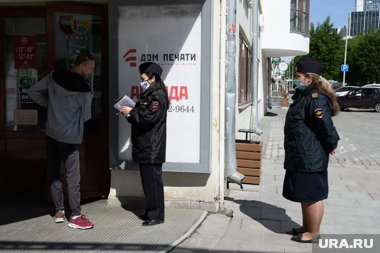 Полицейские будут штрафовать тех, кто откажется надеть маску