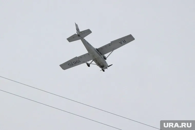 Пилот принял решение приземлиться на автомобильную трассу