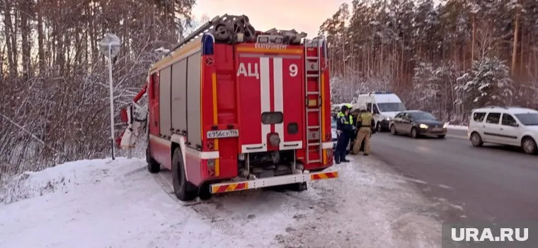 Очевидцы предполагают, что спасатели ехали тушить пожар в ангаре в Речном
