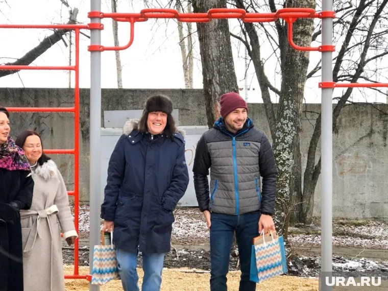 Игорь Заводовский и Антон Шипулин открыли три площадки для занятий по воркауту