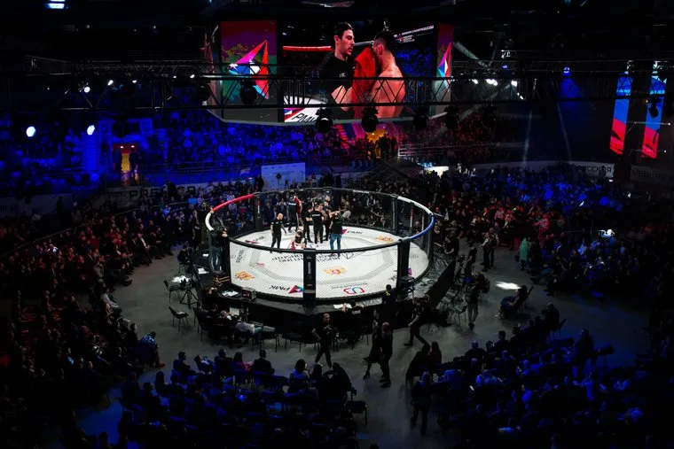 Турнир по смешанным единоборствам "Russian Cagefighting Championship" в КРК "Уралец". Екатеринбург