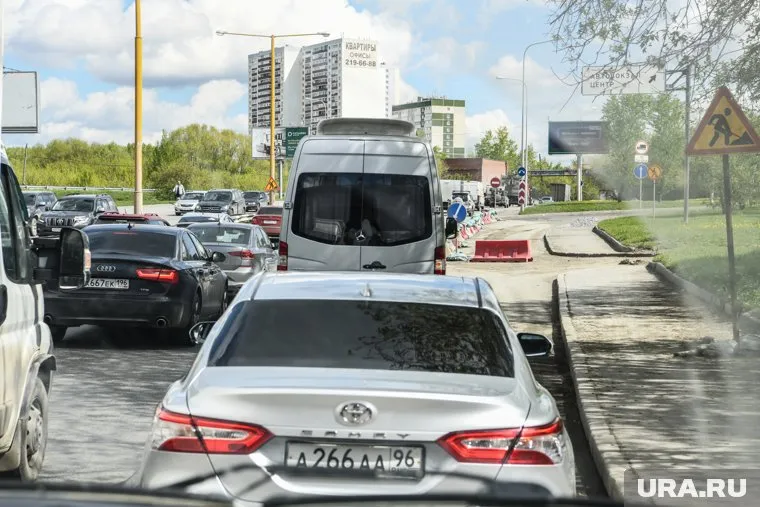Автомобилисты считают, что пробка образовалась из-за наплыва дачников (фото из архива)